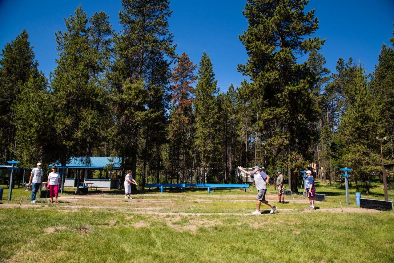 Bend-Sunriver Camping Resort Two-Bedroom Cabin 7 Zewnętrze zdjęcie